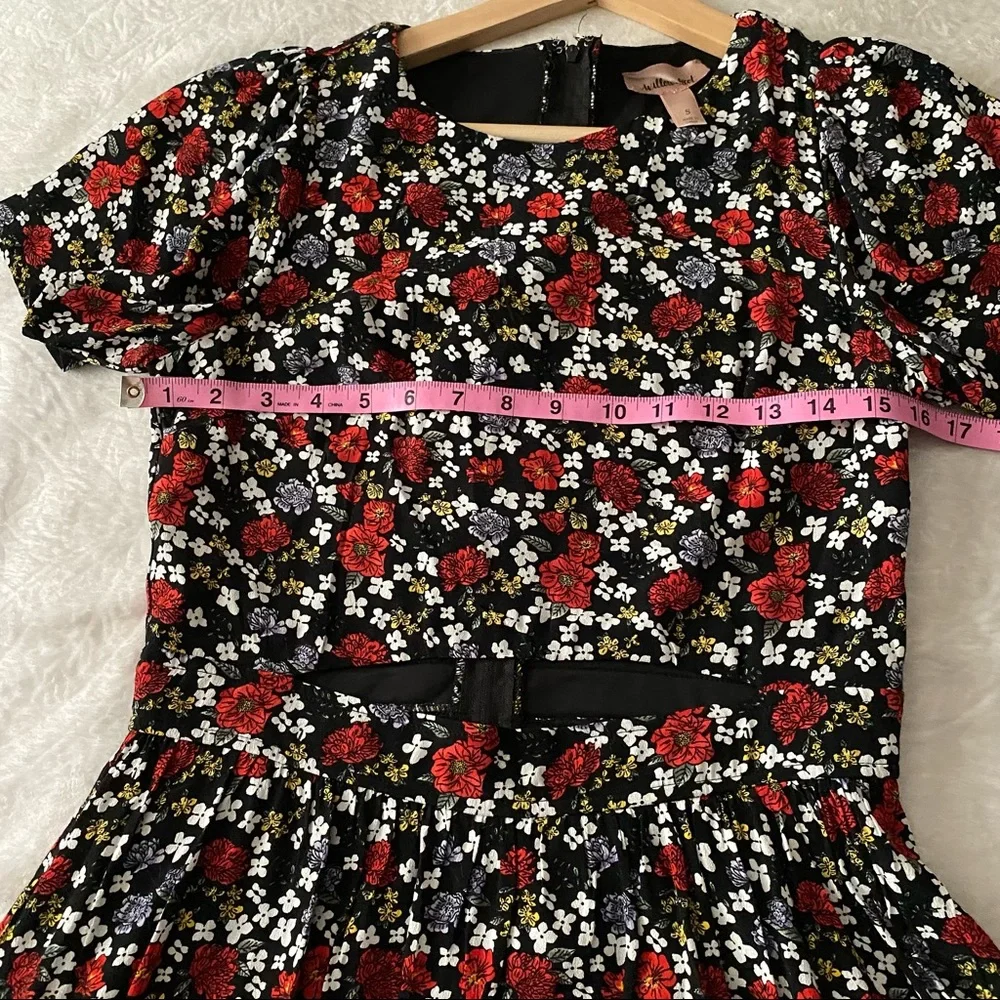 Floral Print Stomach Cut Out Short Sleeve Dress - Picture 9 of 14